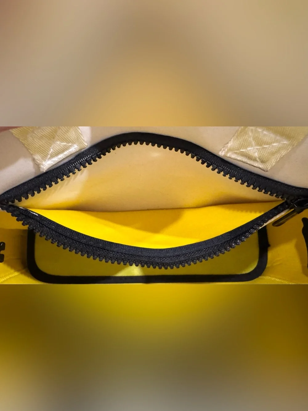 Popups Small Neoprene Tote Bag Lightweight Interior Pocket Soft White Yellow NEW